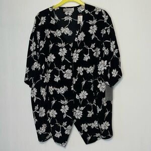 New W/T Amanda Smith II 1X black white floral print button down short sleeve top